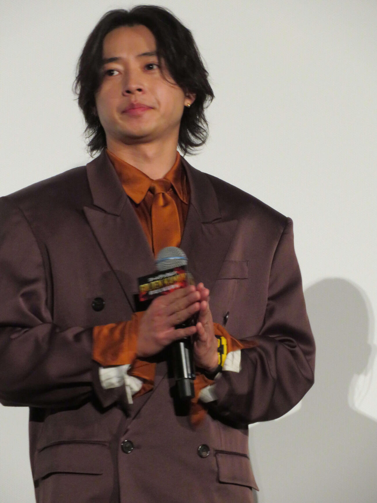 映画「ゴールデンカムイ　網走監獄襲撃編」公開記念舞台あいさつに登壇した山﨑賢人（撮影・村上幸将）