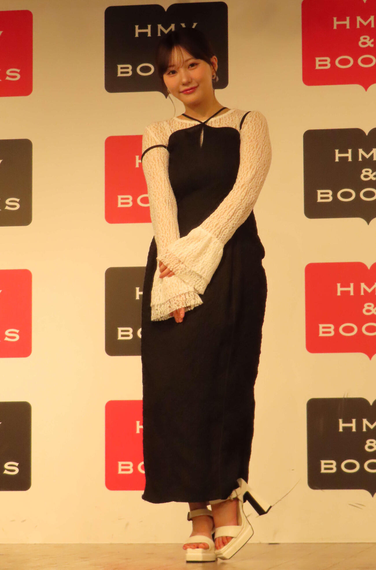 3rd写真集「ぜんぶ、ほんと」の発売会見に臨んだ田中美久