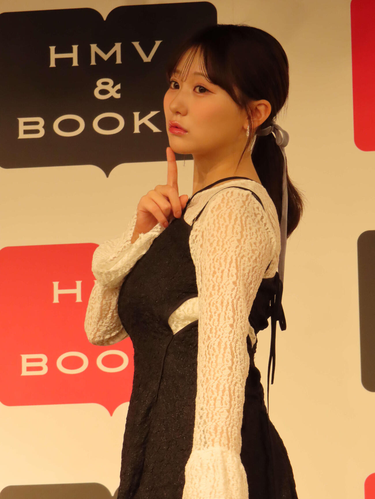 3rd写真集「ぜんぶ、ほんと」の発売会見に臨んだ田中美久