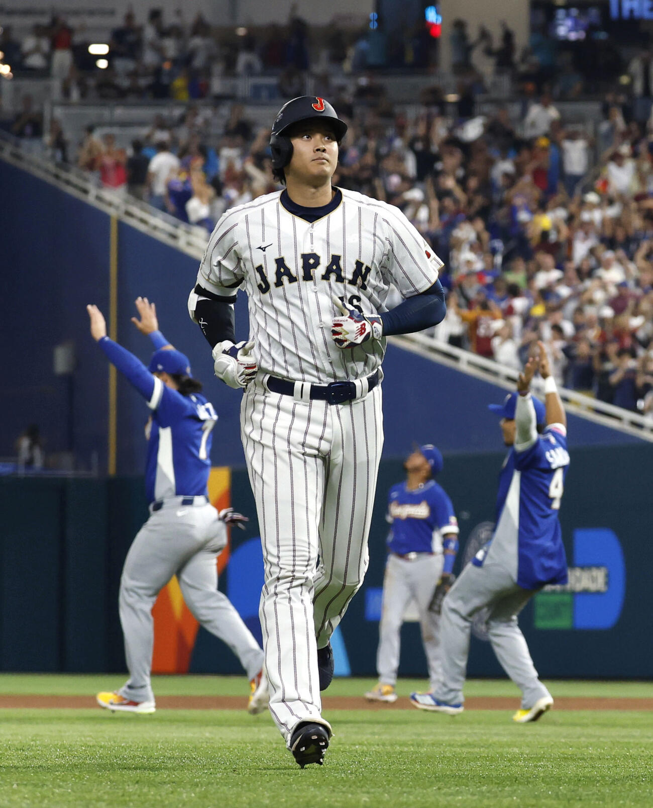 WBC準々決勝のベネズエラ戦の9回、遊飛に倒れて最後の打者となった大谷翔平。日本代表は逆転負けを喫し、2大会連続の優勝はならなかった（共同）
