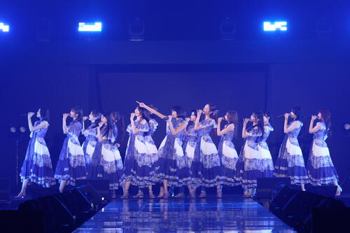 「CREATEs presents IDOL RUNWAY COLLECTION 2026 Supprted by TGC」でライブパフォーマンスを披露する乃木坂46　（C）CREATEs presents IRC 2026