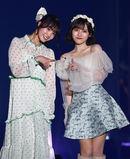 「CREATEs presents IDOL RUNWAY COLLECTION 2026 Supported by TGC」に登場した可憐なアイボリー福田ひなた（左）とα＋の瀬乃真帆子（撮影・野上伸悟）