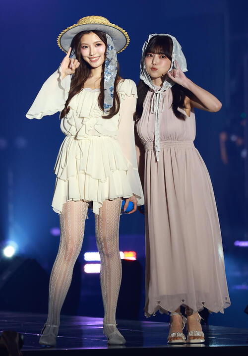 「CREATEs presents IDOL RUNWAY COLLECTION 2026 Supported by TGC」に登場したToi Toi Toiの一条カオリ（左）とさくらもも（撮影・野上伸悟）