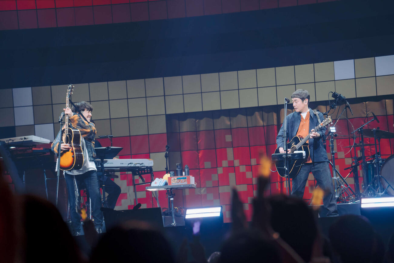 「超いきものがかりフェス　デビュー20周年だよ!!～ありがとうって伝えたくて～」に出演したゆず（撮影：白重　聡一郎）