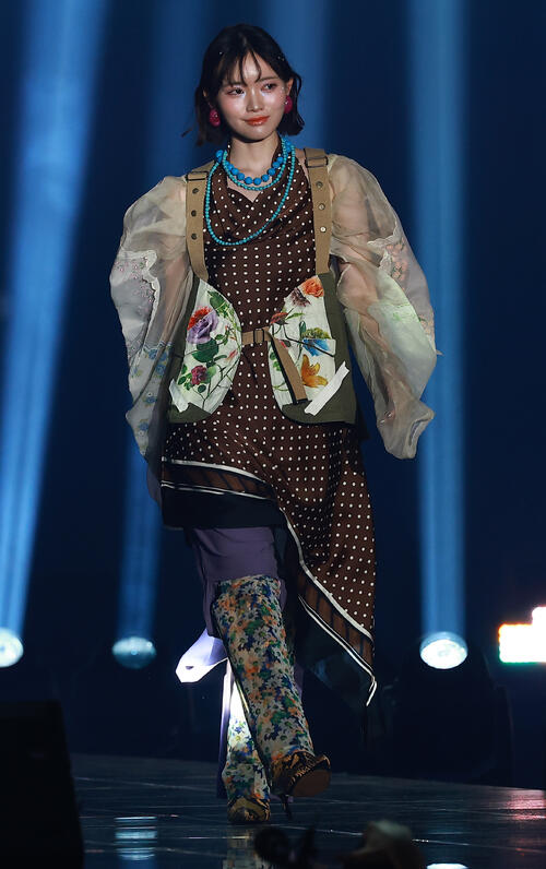 「CREATEs presents IDOL RUNWAY COLLECTION 2026 Supported by TGC」に登場したCUTIE STREETの真鍋凪咲（撮影・野上伸悟）
