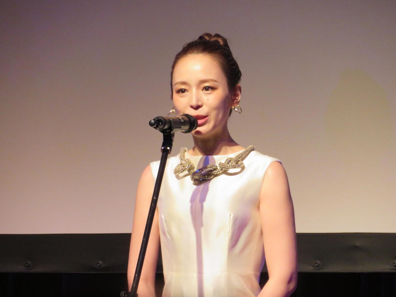 第二十回声優アワード授賞式で、アンバサダーとして登壇した平野綾（撮影・村上幸将）