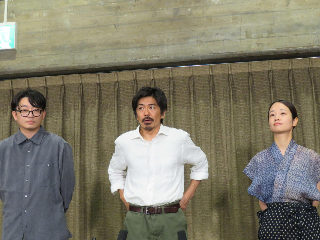 舞台「砂の女」合同取材会に出席した、左から山西竜矢氏、森田剛、藤間爽子（撮影・村上幸将）