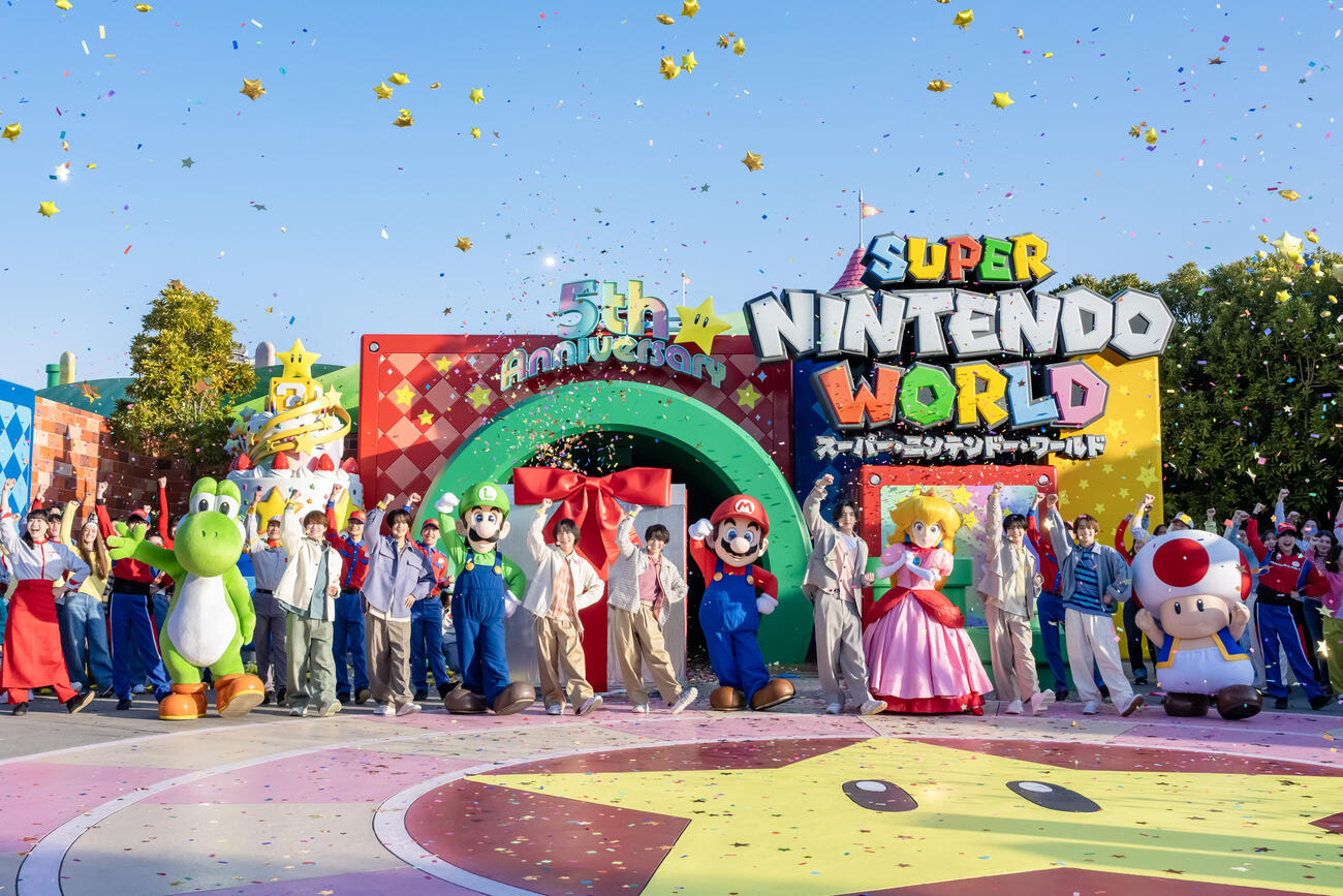 USJ「スーパー・ニンテンドー・ワールド」開業5周年アニバーサリー・イベントに出席したなにわ男子の左から大橋和也、高橋恭平、大西流星、西畑大吾、道枝駿佑、長尾謙杜、藤原丈一郎