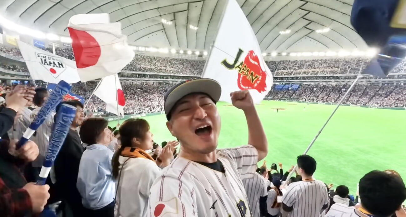 8日、WBC1次ラウンドオーストラリア戦で鈴木誠也、大谷翔平、吉田正尚の本塁打に沸く外野席で歓喜するミニタニ（本人提供）