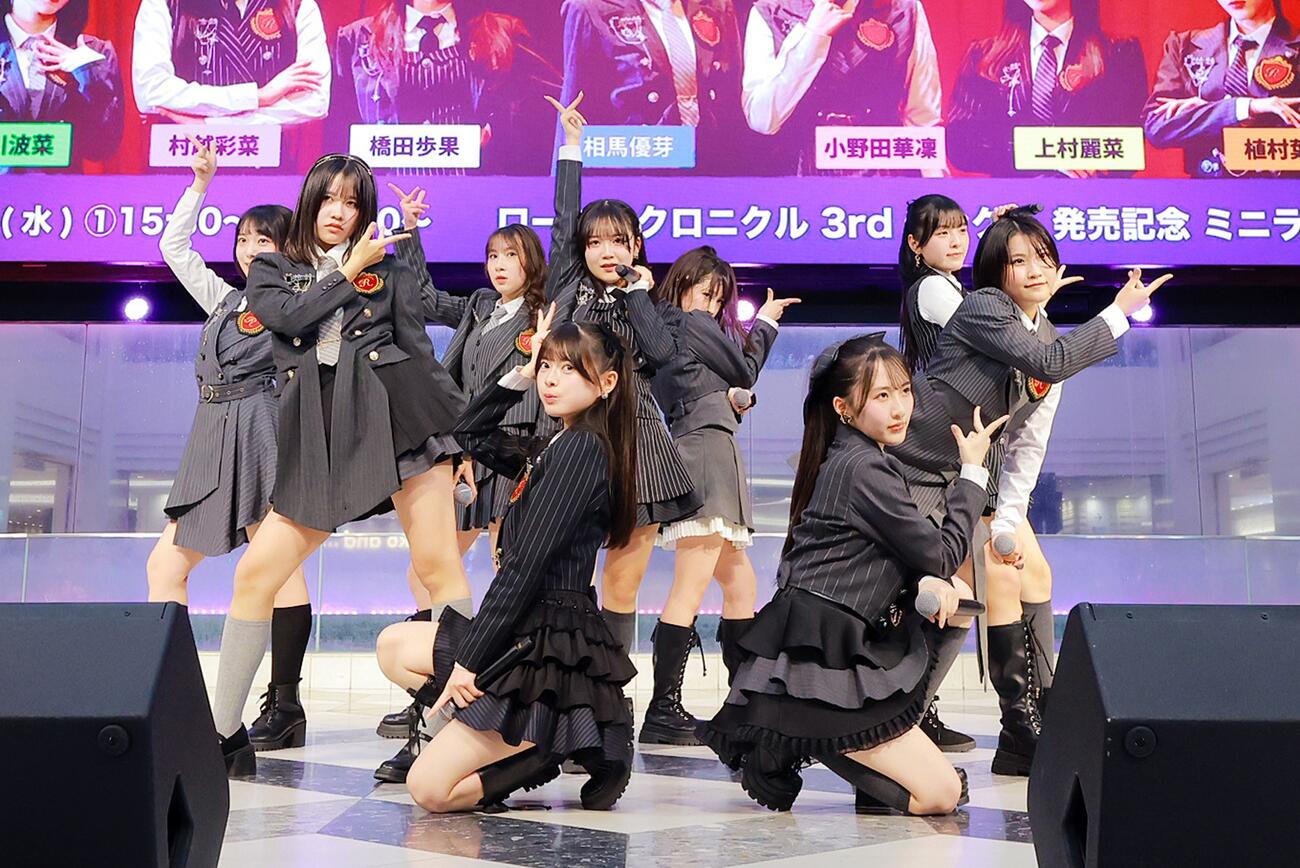 3rdシングル「Misery～愛の天秤～／なんとかなるでしょ」発売記念イベントを行ったロージークロニクル