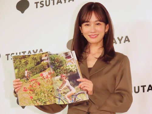 限界露出」前田敦子の14年ぶり写真集公式Xが注意喚起「著作権法違反