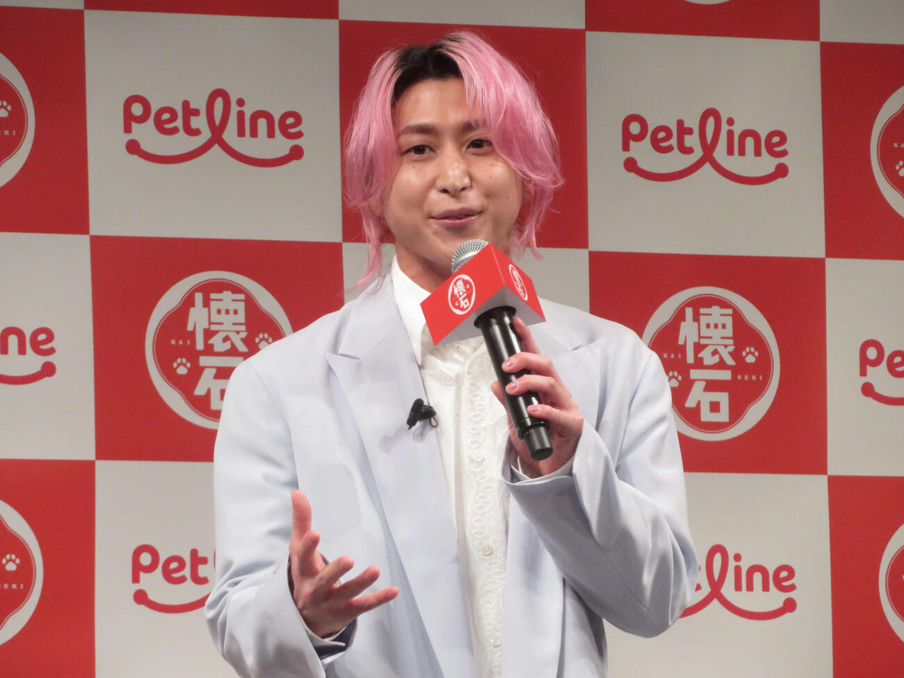 ペットライン「懐石」新CM＆アンバサダー継続発表会に登壇したSnow Man佐久間大介