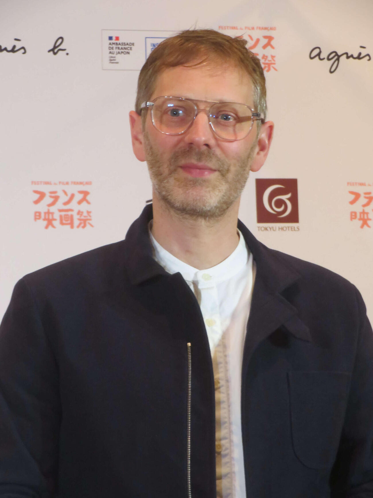 「フランス映画祭2026」フォトコールに参加したギヨーム・セネズ監督（撮影・川田和博）