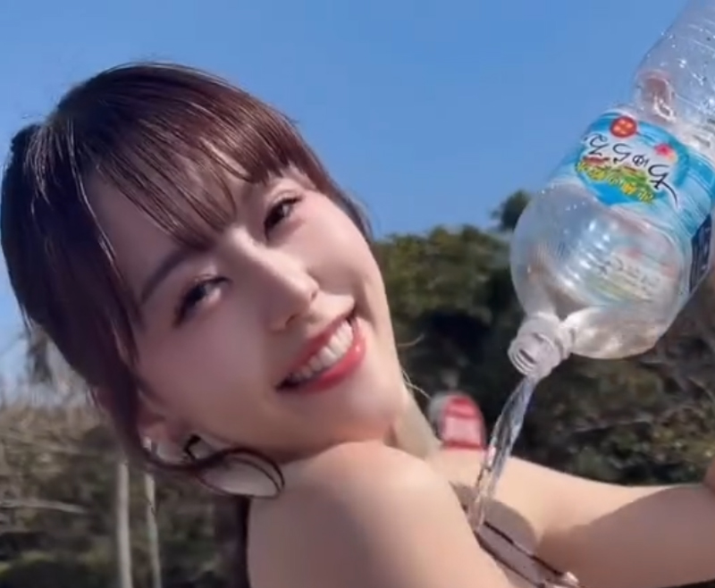 水浴び動画を公開した音羽美奈（音羽美奈のインスタグラムから）