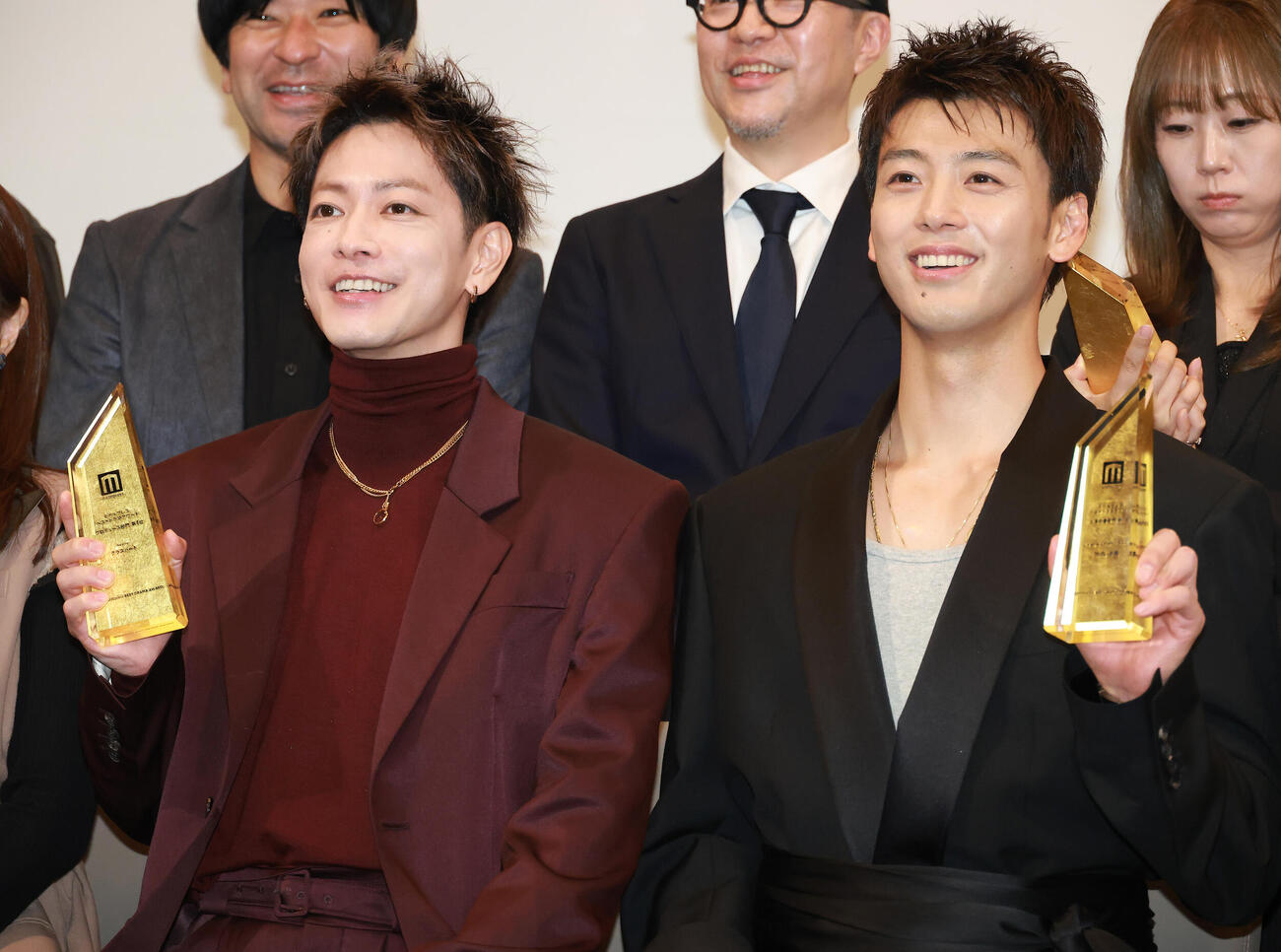「モデルプレス　ベストドラマアワード」プロデュース部門1位の佐藤健（左）と主演俳優部門1位の竹内涼真（撮影・中島郁夫）