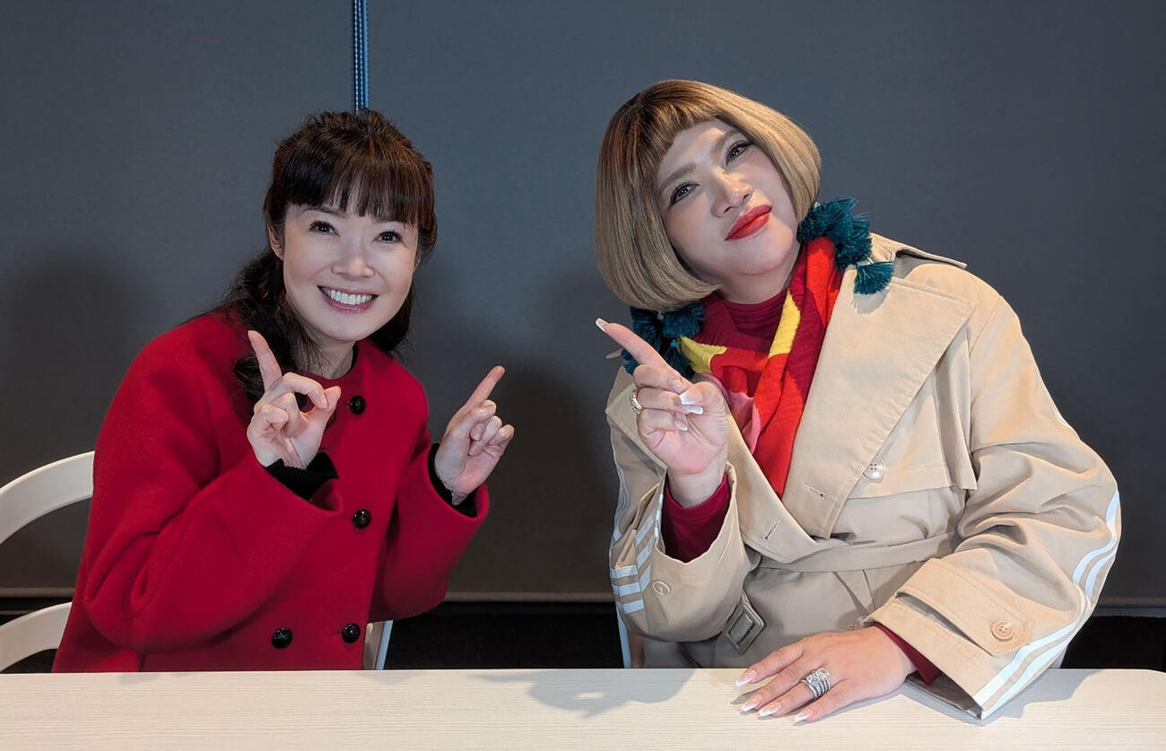 田川寿美（左）とIKKO