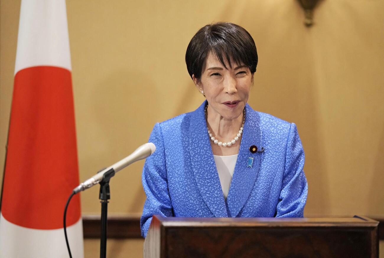 日米首脳会談を終え、記者団の取材に応じる高市首相（共同）