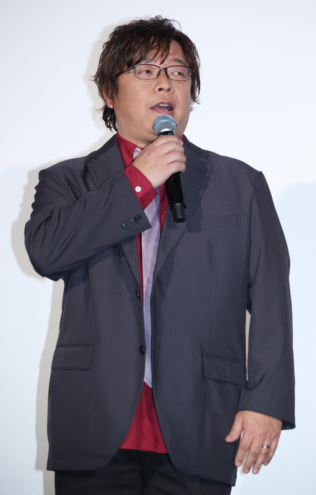 映画「君が最後に遺した歌」初日舞台あいさつを行う三木孝浩監督（撮影・中島郁夫）