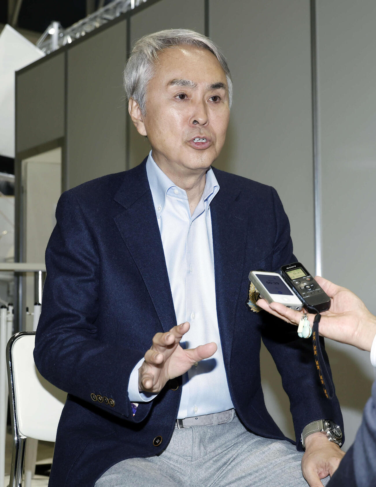 日本マリン賞2026表彰式　表彰式後、本紙の取材に応じた石原伸晃氏（撮影・山本朝陽）