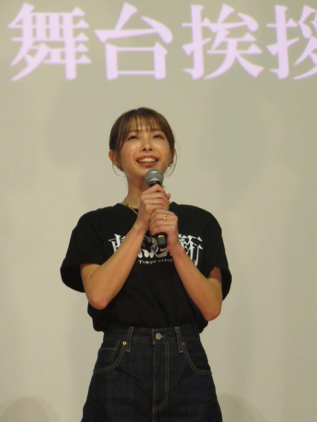 涙ぐむ寺本莉緒