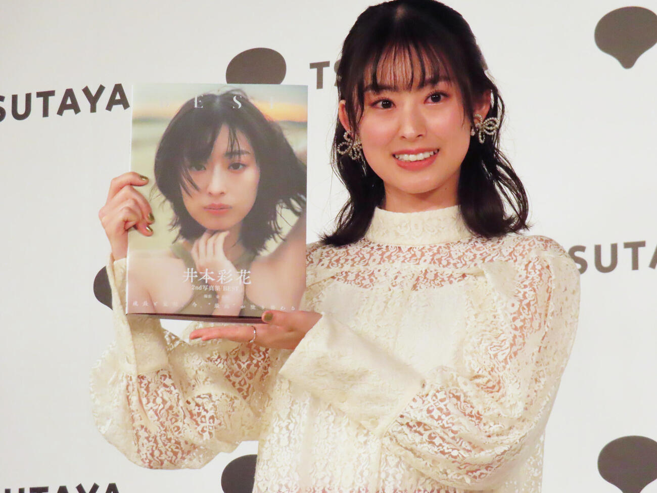 2nd写真集「BEST，」の取材会に臨んだ井本彩花