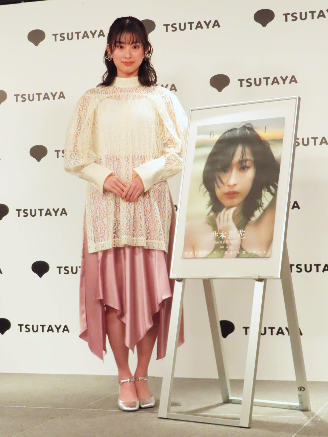 2nd写真集「BEST，」の取材会に臨んだ井本彩花