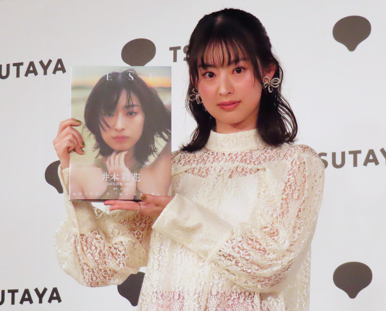 2nd写真集「BEST，」の取材会に臨んだ井本彩花