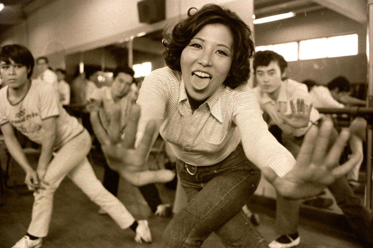 70年8月、レッスン中におどけた表情を見せる和田アキ子