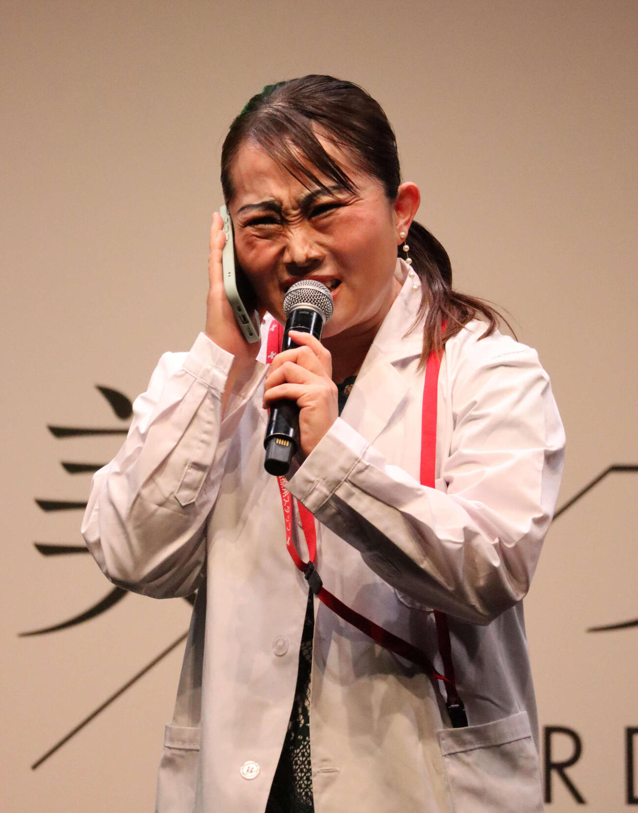 「美少女図鑑AWARD 2026」授賞式でプレゼンターを務めたキンタロー。
