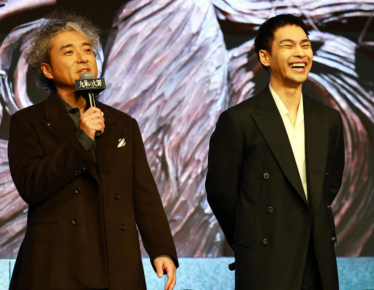 Netflixシリーズ「九条の大罪」配信直前イベントに登場したムロツヨシ（左）と柳楽優弥（撮影・野上伸悟）