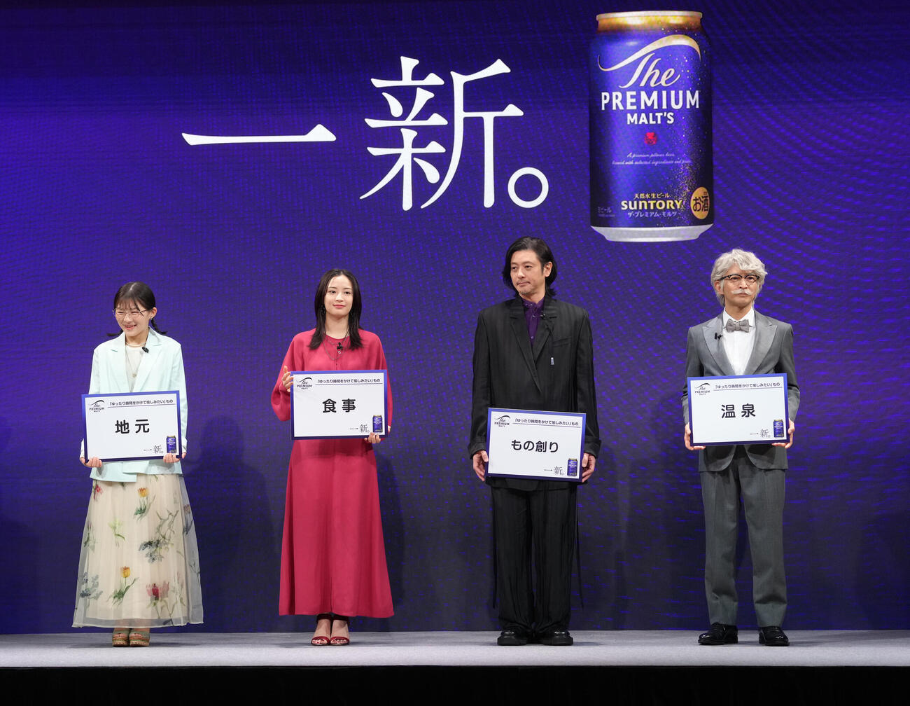 新CM発表会に登場した、左から伊藤沙莉、広瀬すず、オダギリジョー、津田健次郎（撮影・足立雅史）