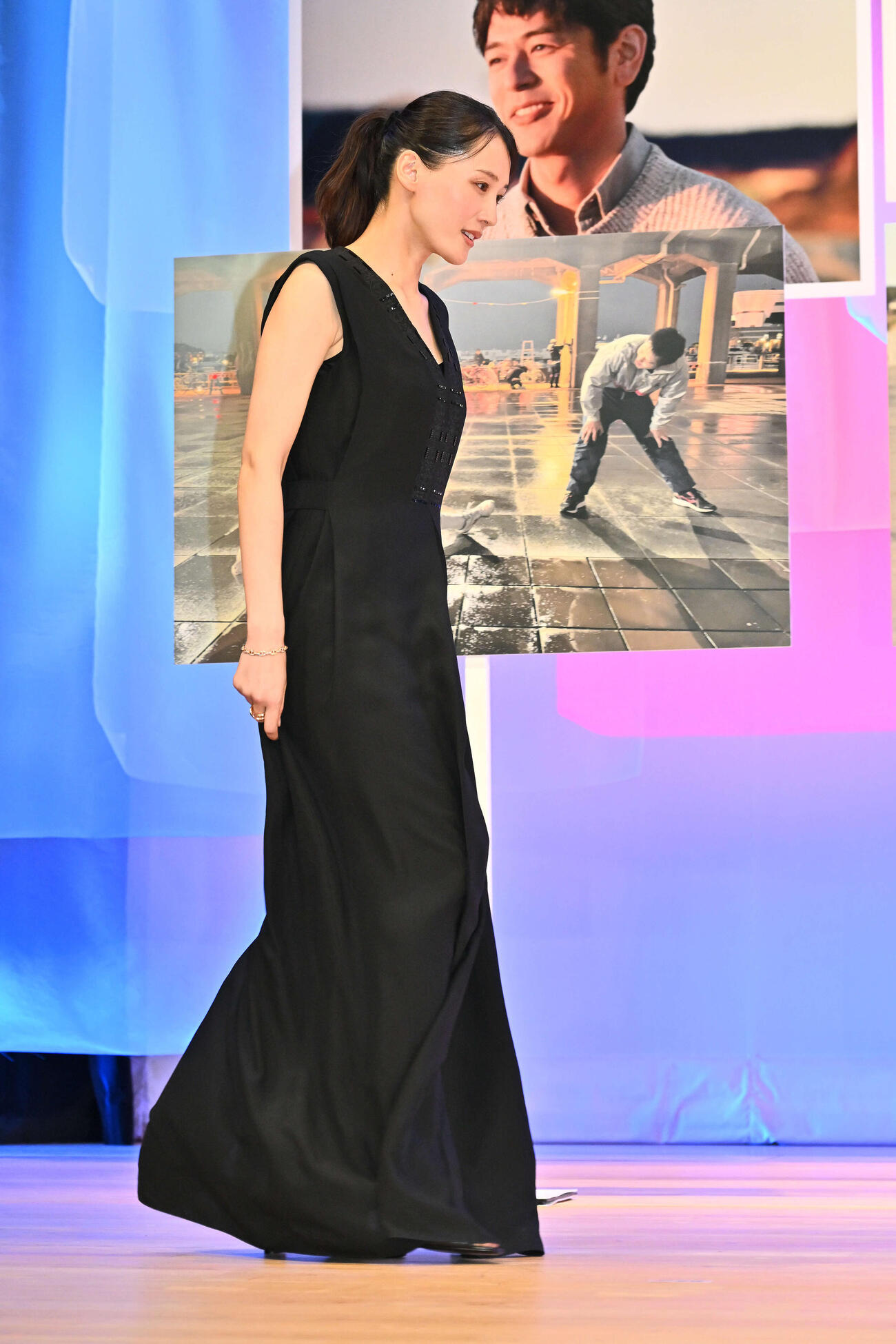 映画「人はなぜラブレターを書くのか」完成披露試写会で登壇する綾瀬はるか（撮影・滝沢徹郎）