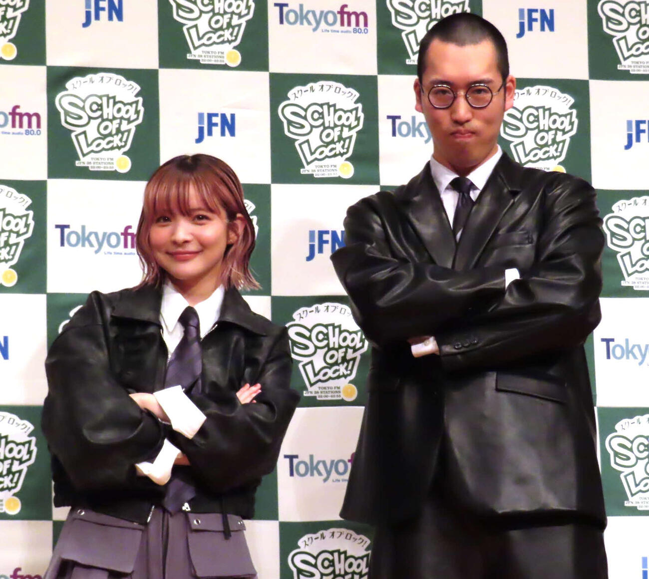 「SCHOOL OF LOCK！」新体制発表記者発表会に登壇したアンジェリーナ1／3（左）と溝上たんぼ