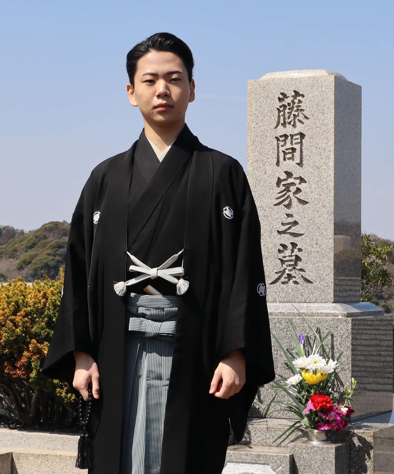 3代目尾上辰之助襲名を前に曽祖父、祖父が眠る墓を参った尾上左近