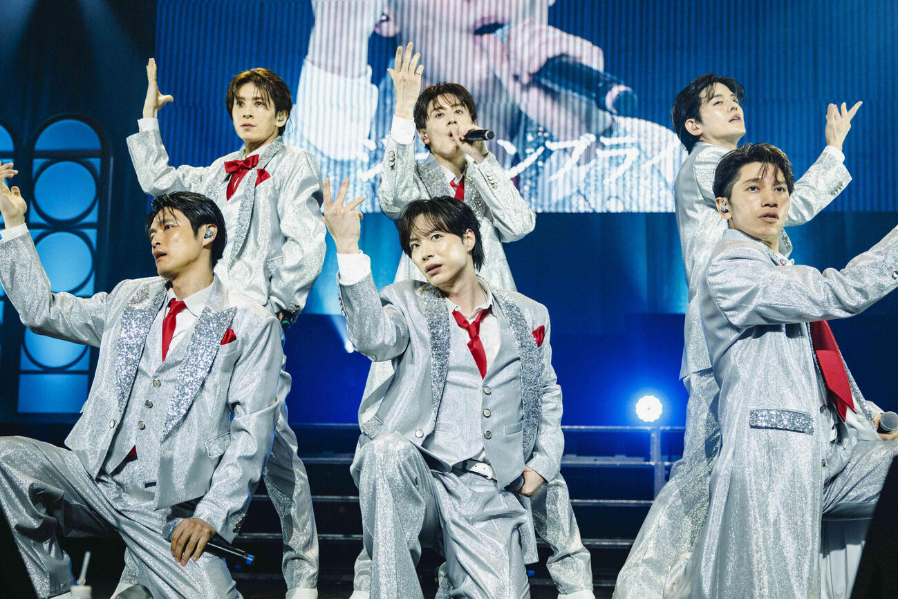 「SHOW－WA 2nd Concert Tour 2026　“道”」最終公演でパフォーマンスするSHOW－WA。前列左から青山隼、塩田将己、山本佳志、後列左から寺田真二郎、向山毅、井筒雄太