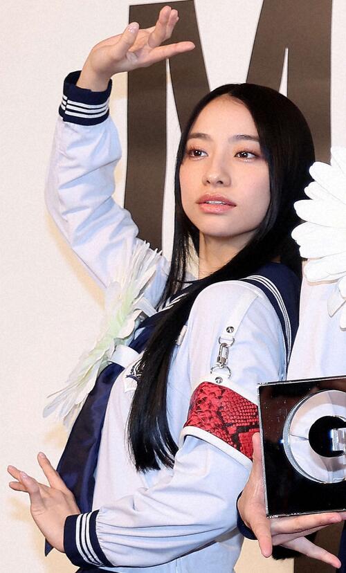 美人すぎ」と反響 新しい学校のリーダーズKANON、ふんわりヘアーで