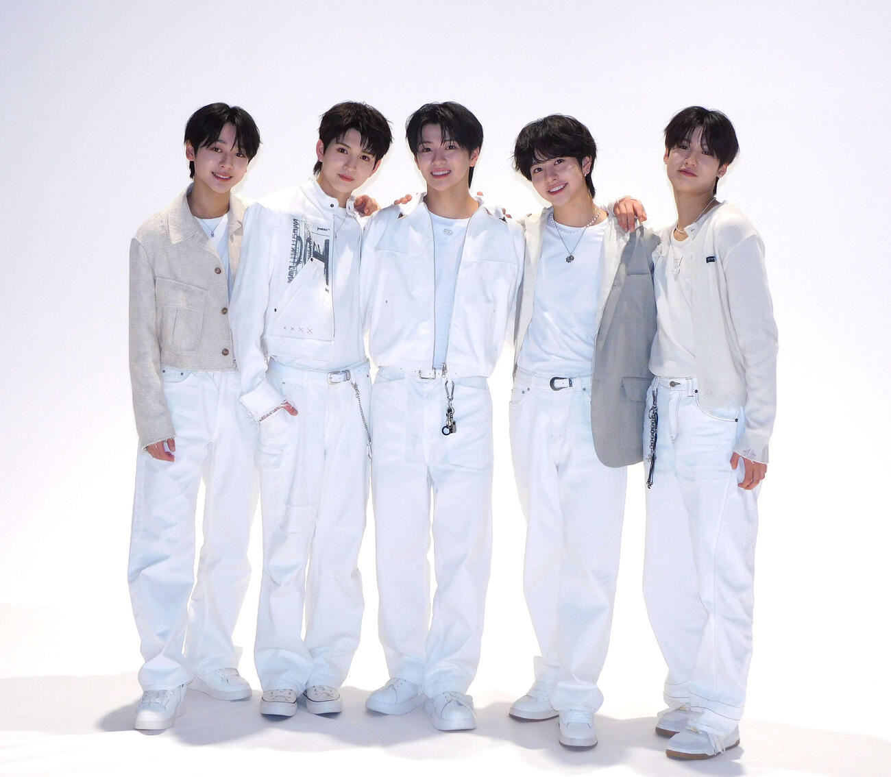 プレデビューを果たしたVIBY、左からKOTARO、IO、RENKI、AKITO、RYOHA（撮影・寺本吏輝）