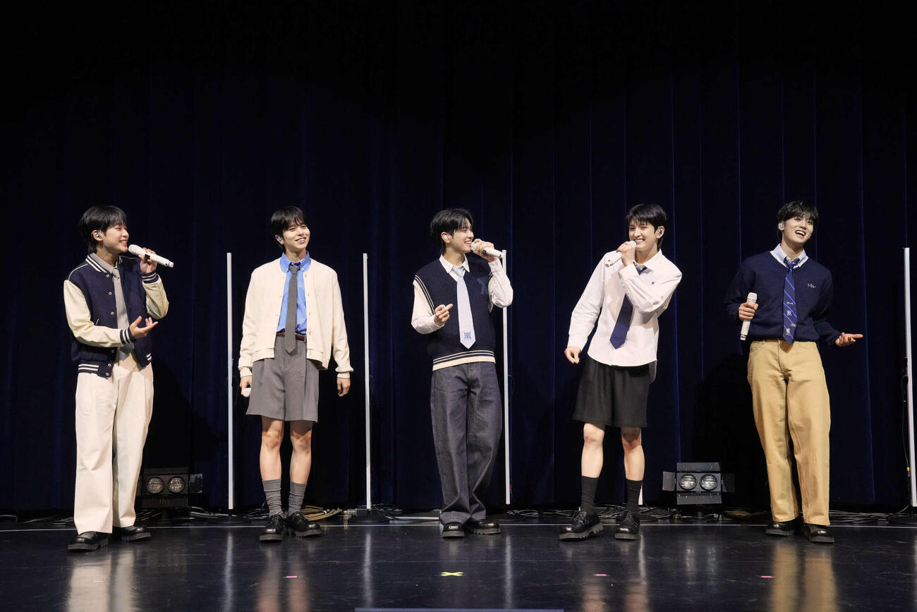 プレデビューを果たしたVIBY、左からKOTARO、AKITO、RENKI、IO、RYOHA