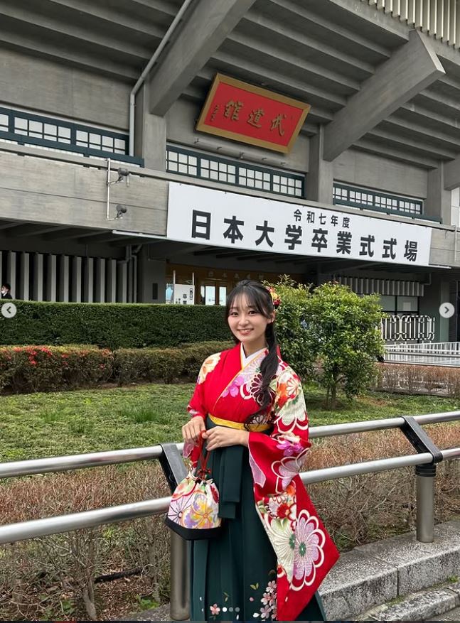 前野えまのインスタグラムから