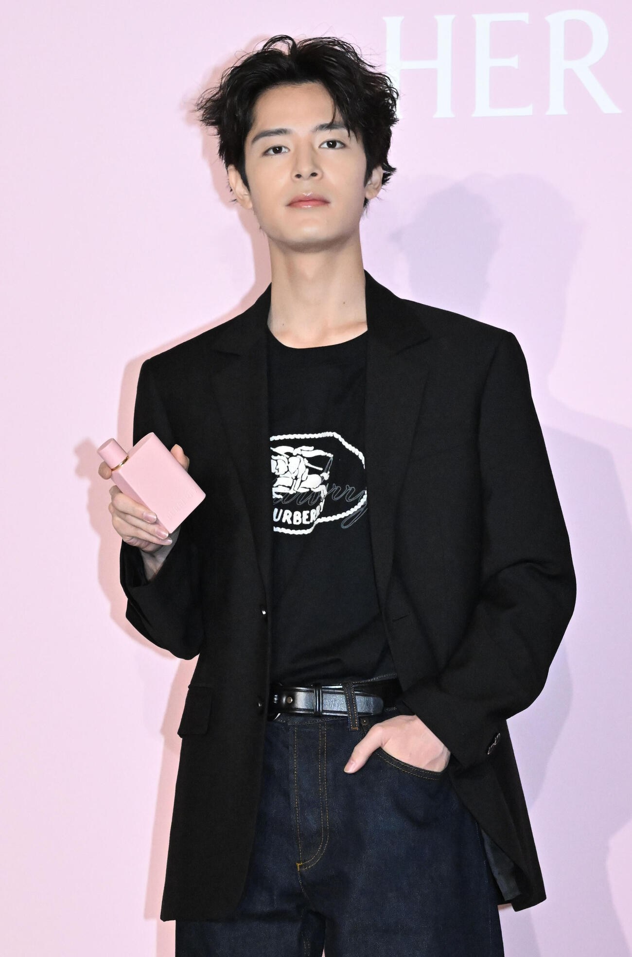 「バーバリービューティ」の新製品発表イベントに登場した塩野瑛久（撮影・千葉一成）