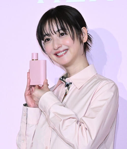 「バーバリービューティ」の新製品発表イベントに登場した佐々木希（撮影・千葉一成）