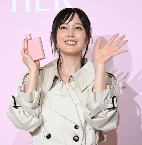 写真特集】佐々木希チェック柄ミニスカ姿、本田翼はトレンチコート姿 写真特集】佐々木希チェック柄ミニスカ姿、本田翼はトレンチコート姿