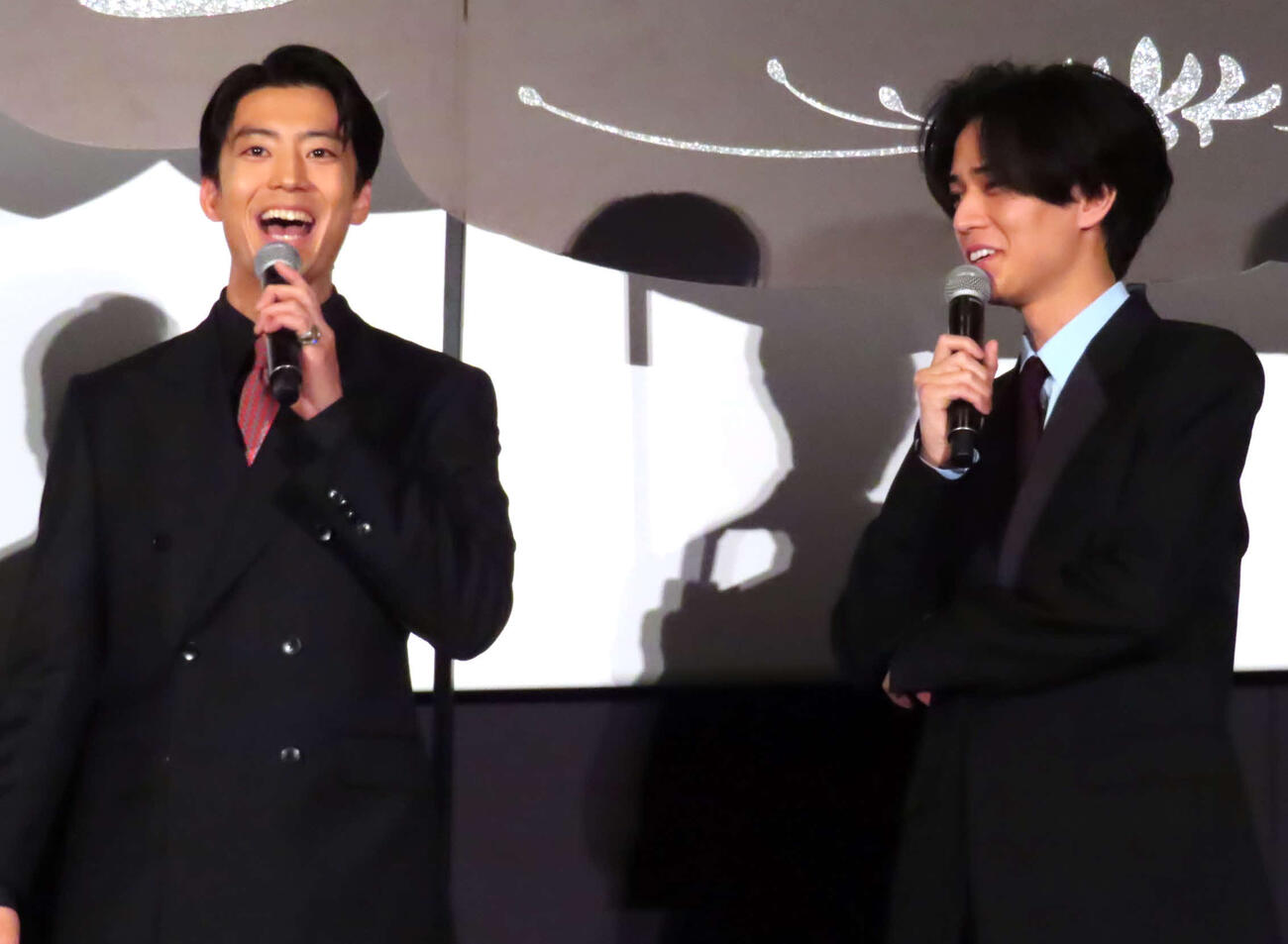 映画「鬼の花嫁」公開前夜祭舞台あいさつに登壇した伊藤健太郎（左）と永瀬廉