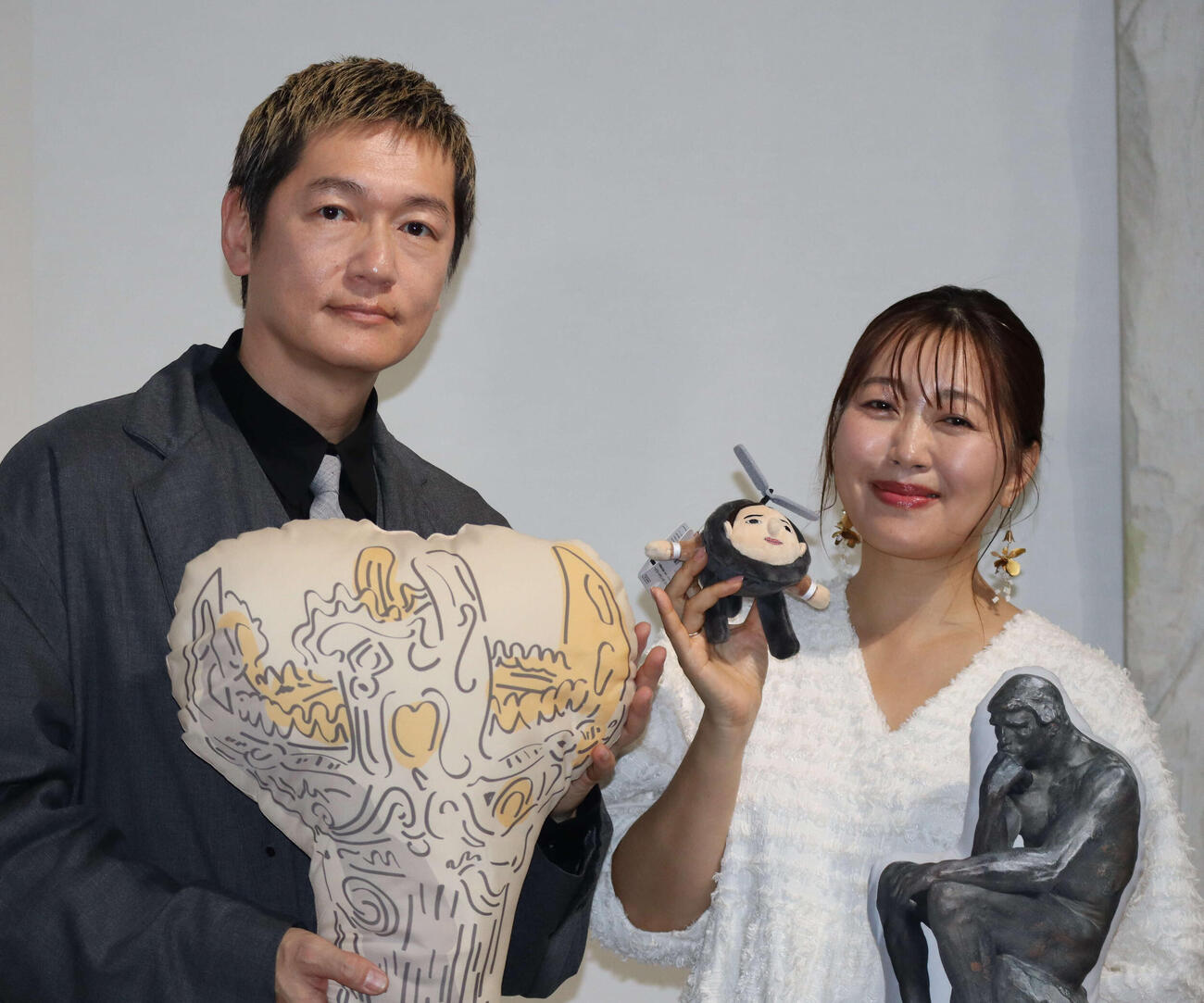 「NHK日曜美術館50年展」の取材会に出席した井浦新（左）、坂本美雨