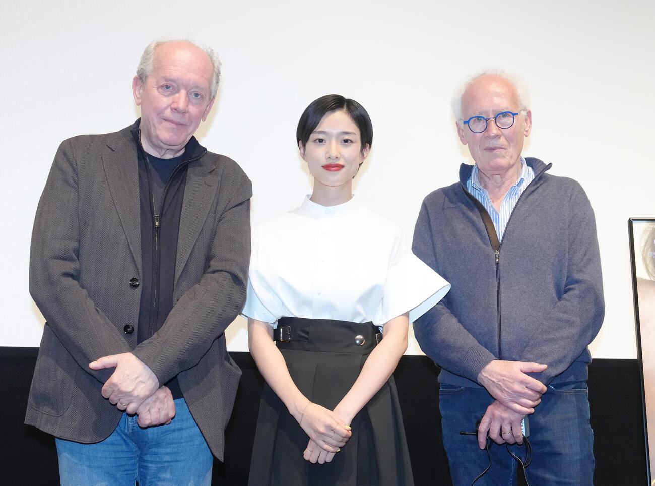 舞台あいさつに登壇した、左からリュック・ダルデンヌ監督、河合優実、ジャン＝ピエール・ダルデンヌ監督（撮影・足立雅史）