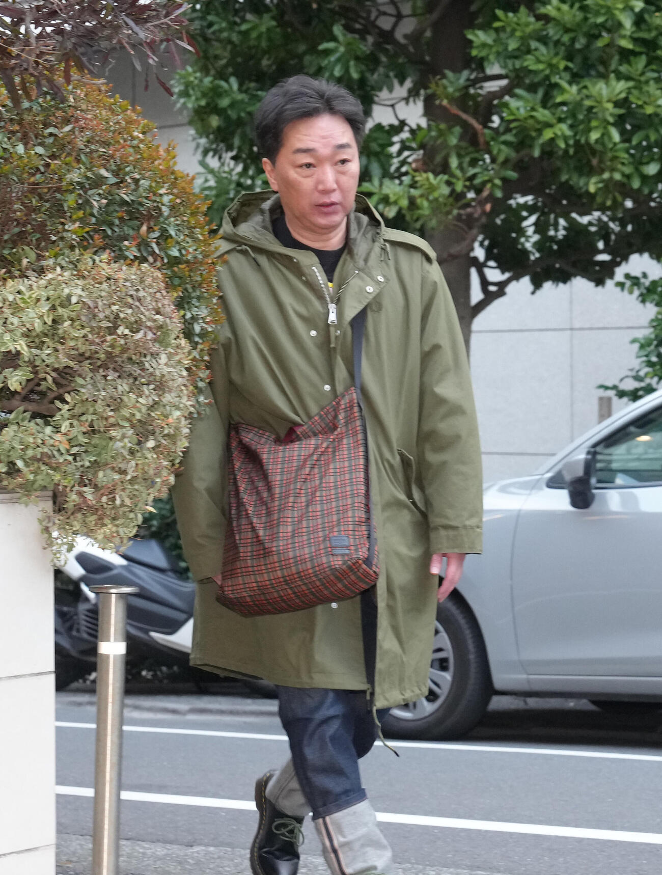 活動を再開し、報道陣の前に姿を見せたスピードワゴン小沢一敬（撮影・足立雅史）