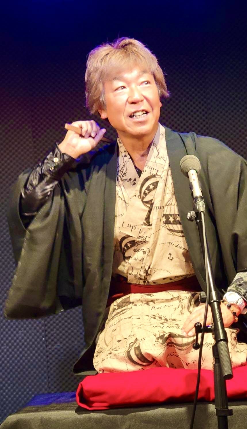 落語を披露する南雲一範