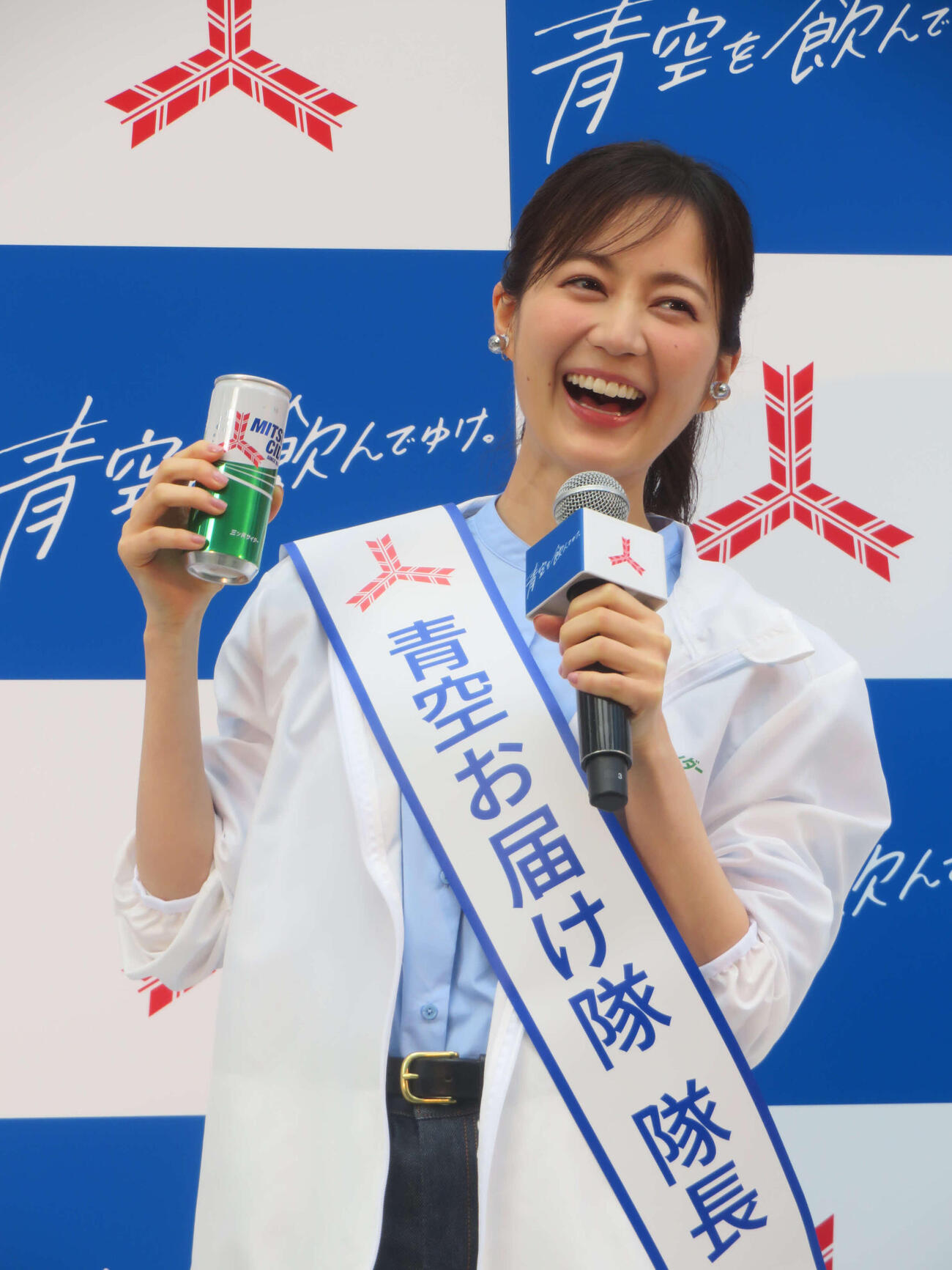 三ツ矢サイダーでの乾杯後、会心の笑顔を披露する生田絵梨花（撮影・川田和博）
