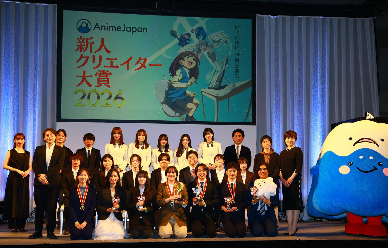 「AnimeJapan　新人クリエイター大賞　2026　授賞式」に登場したアンバサダーの櫻坂46。後列中央寄り左から中嶋優月、松田里奈、森田ひかる、谷口愛季、的野美青（撮影・野上伸悟）