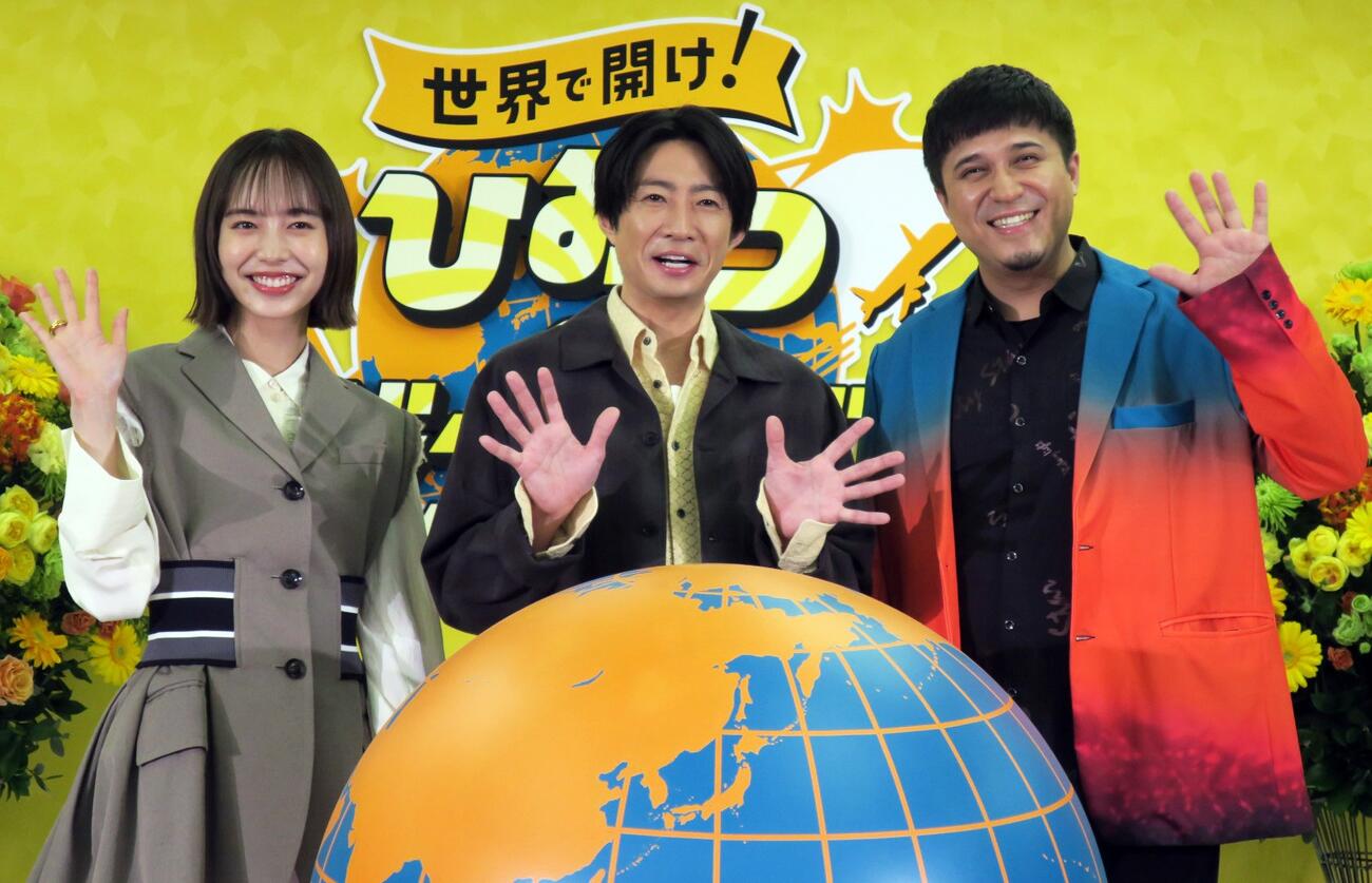 NHK新番組「世界で開け！ひみつのドアーズ」取材会で。左から、井桁弘恵、相葉雅紀、木村昴